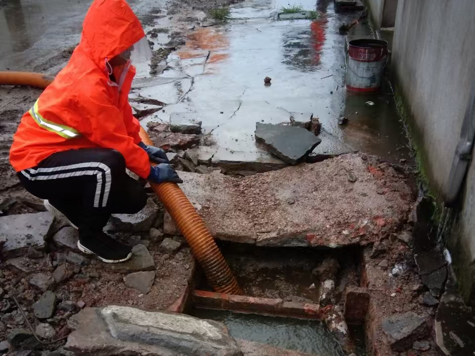 江东专业清理污水池 炜誉市政以规范流程守护城市 “肠道”